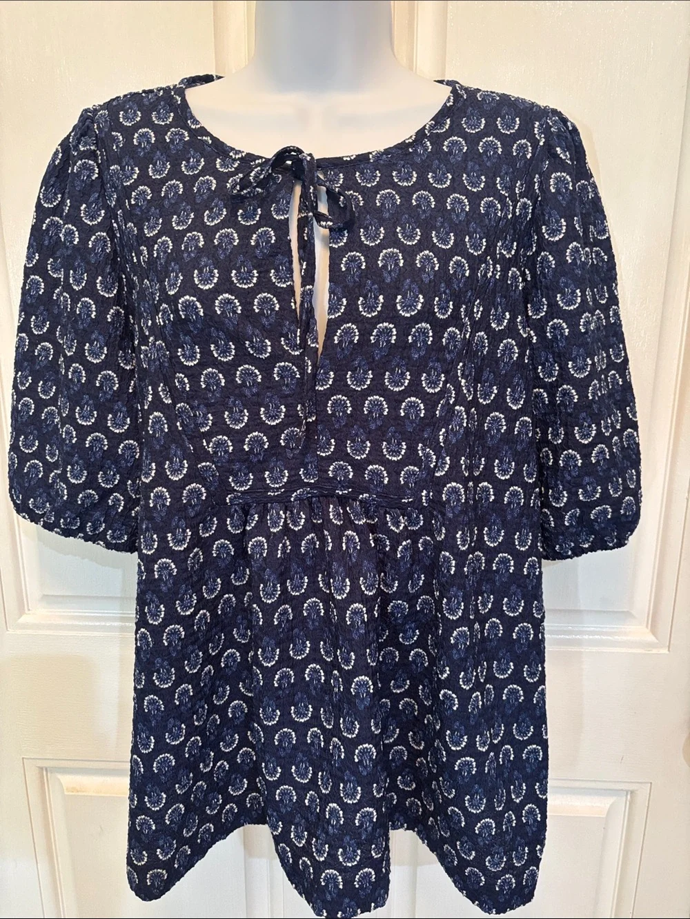 Ladies LOFT Navy and White Printed Tie-Neck Blouse Size M